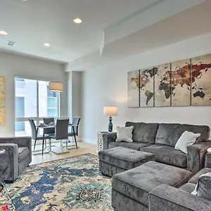 Holiday home Trendy Townhome - Walk To Mile High Stadium, Denver